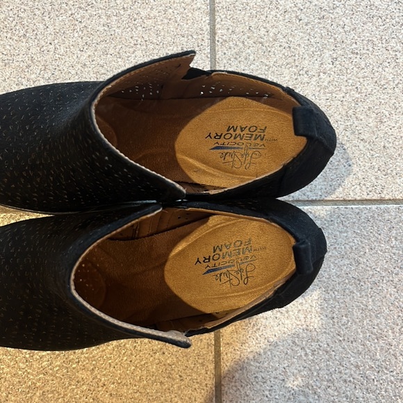 Never Worn - LifeStride Ankle Booties - Picture 5 of 6